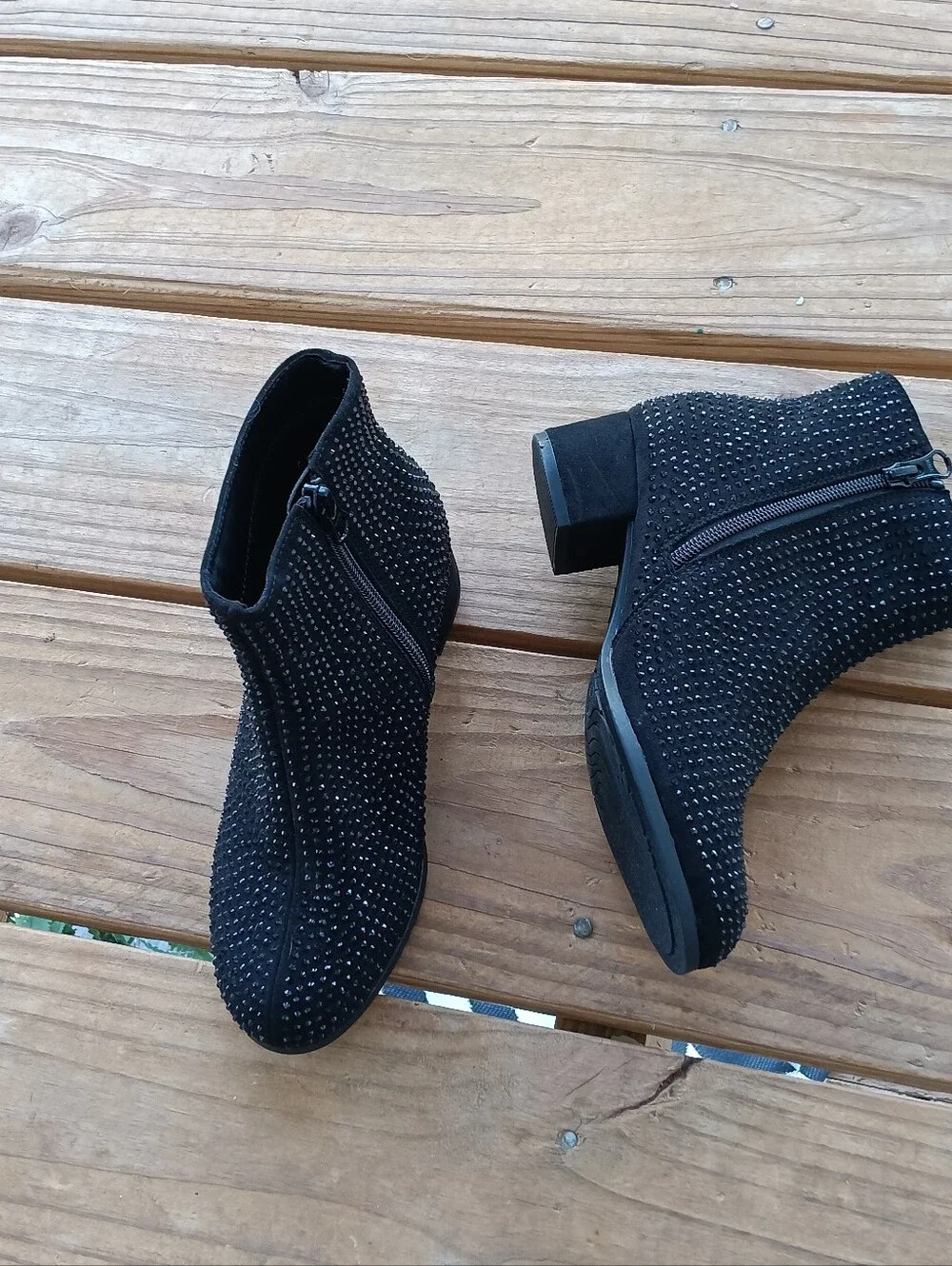 N/A stylish black